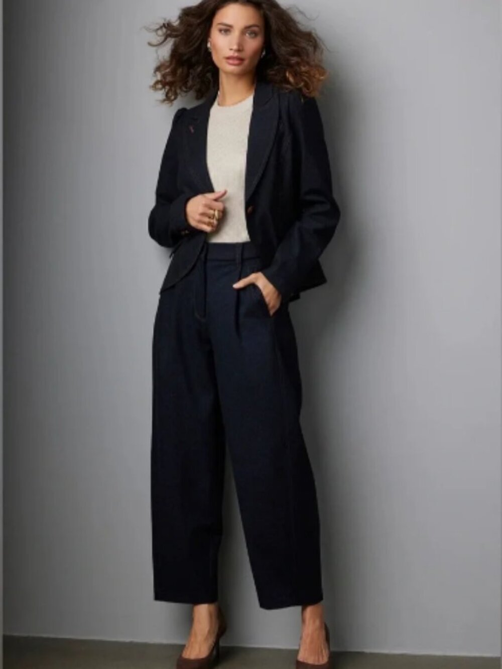 Wit & Wisdom Skyrise Relaxed Barrel Leg Pleated Trousers; EUC; Size 10; Indigo